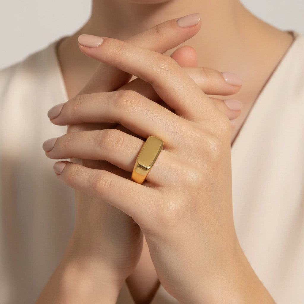 Seraphina Treasures Thalora ring in gold and silver. Minimalist, geometric design with a smooth, polished finish.