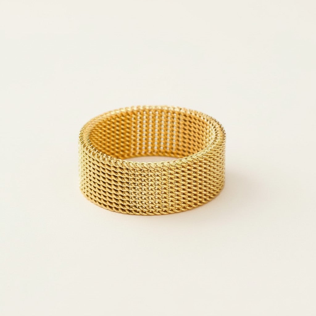 Seraphina Treasures Veyana gold mesh ring with a modern, lightweight design for everyday elegance.